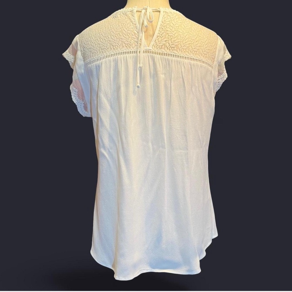 🤍Daniel Rainn White Lace Short Sleeve Accent Blouse - Picture 2 of 4